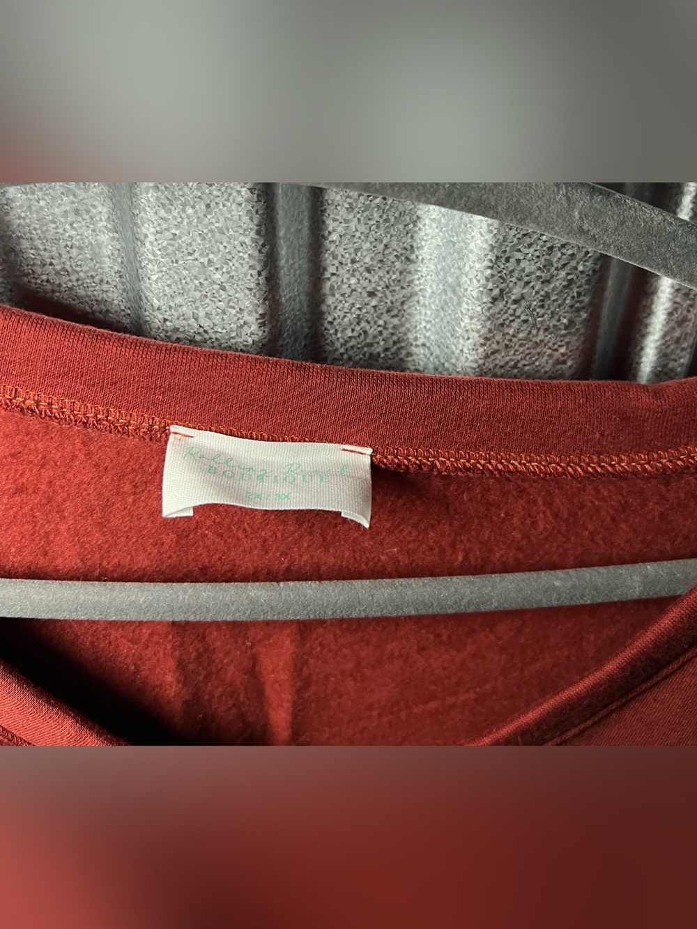 V-Neck Oversized Sweatshirt - Rust from Rolling Ranch Boutique 3X NWOT - Picture 2 of 4